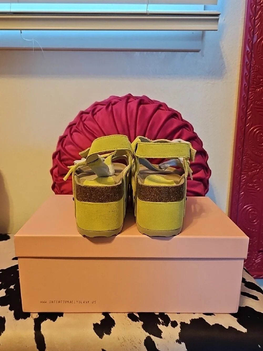 ●●INTENTIONALLY BLANK STRAP PLATFORM SANDALS NIB SIZE EU40/US9●●